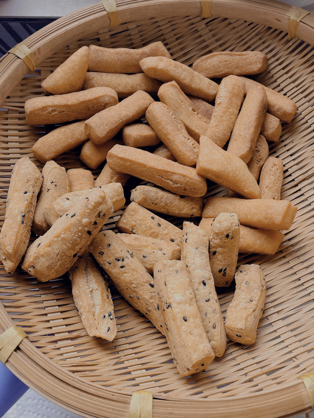 两块钱成本 轻松搞定小零食 方法简单 无需醒面发面 酥香可口 附细节视频详解