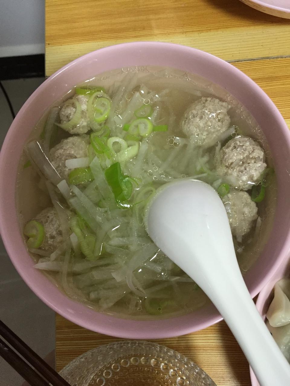 【10分钟系列】白萝卜豆腐圆子汤