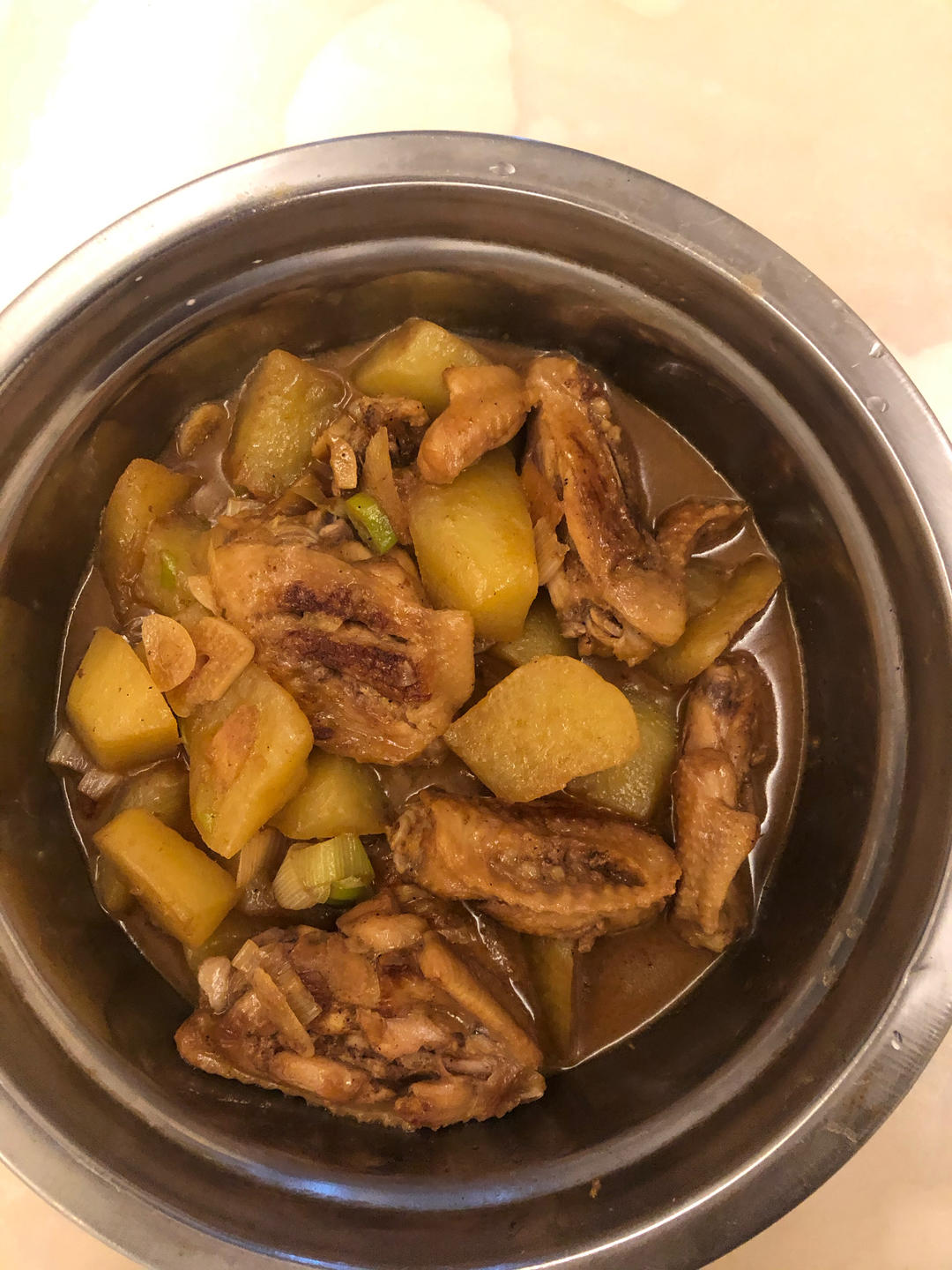 家常版红烧鸡翅土豆