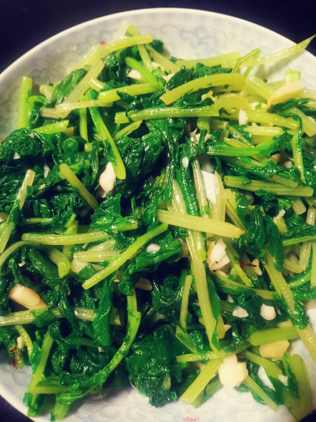 几分钟能上桌的健康菜～炒萝卜缨