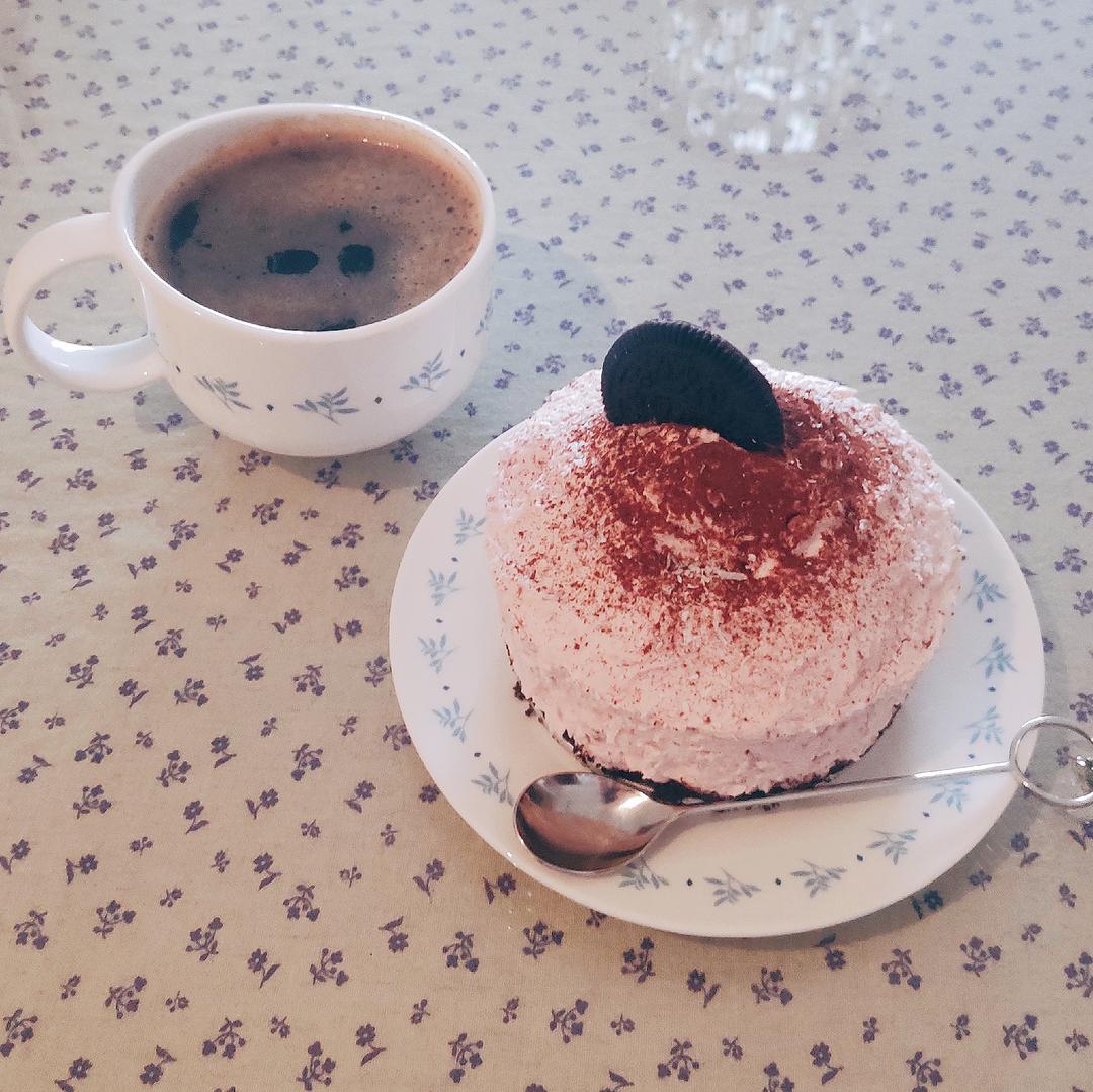 草莓季又到了，来个不用烤箱的草莓酸奶慕斯吧