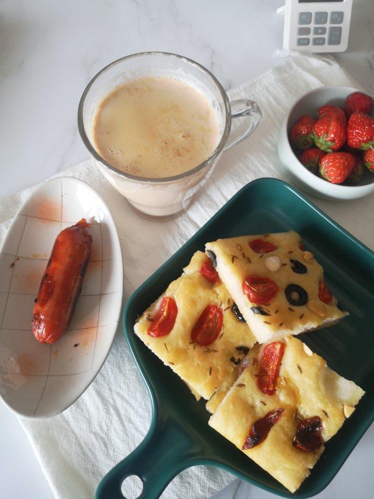 迷迭香番茄青豆佛卡夏Focaccia layered with rosemary tomatoes&peas——北鼎烤箱食谱