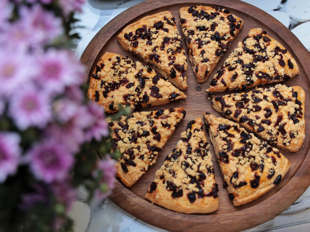 满屋飘香，口口都是满足——酥松香甜的蔓越莓蜜豆司康