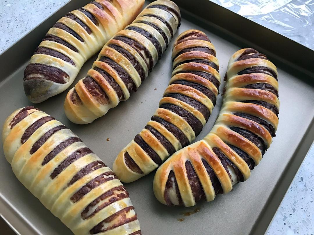 豆沙毛毛虫面包