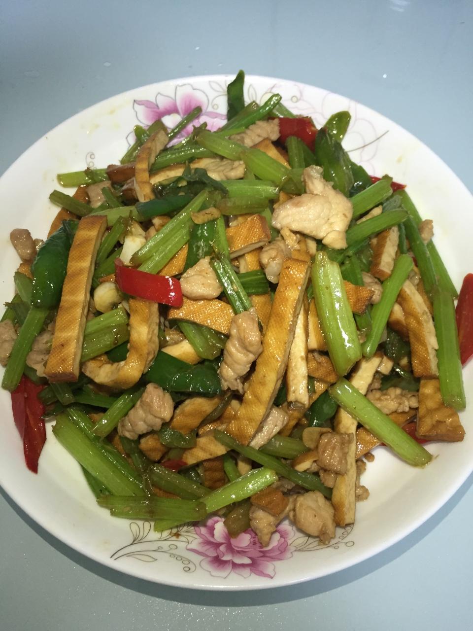 芹菜香干炒肉丝