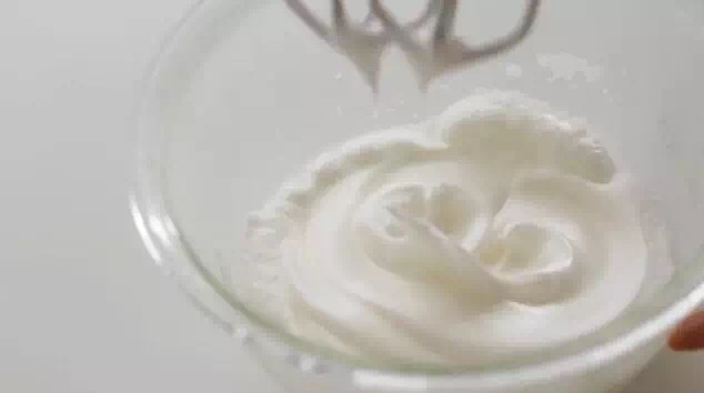 酸奶舒芙蕾蛋糕的做法 步骤9