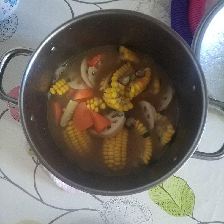 香菇玉米素蔬养生汤 没难度