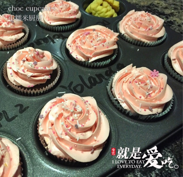 奶油糖霜纸杯蛋糕