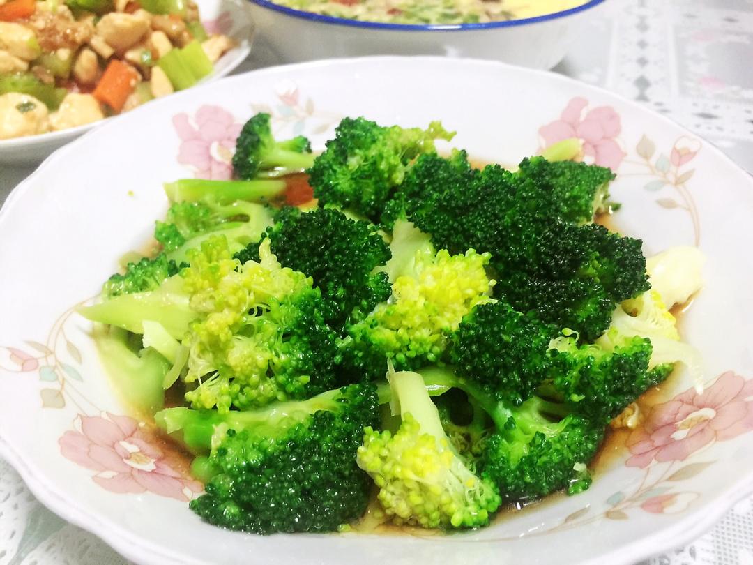 凉拌西兰花-辣的