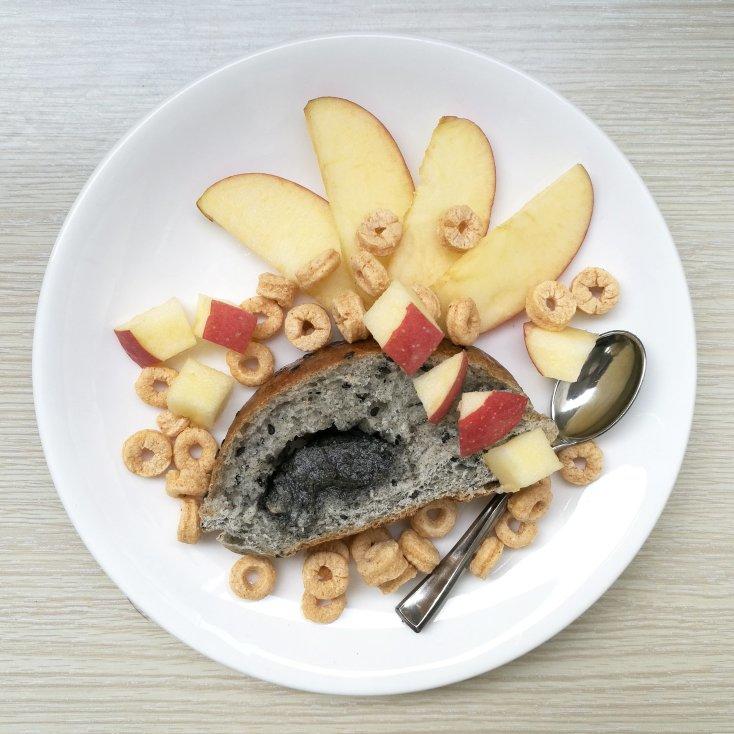 烤面包芝士苹果脆谷乐早餐