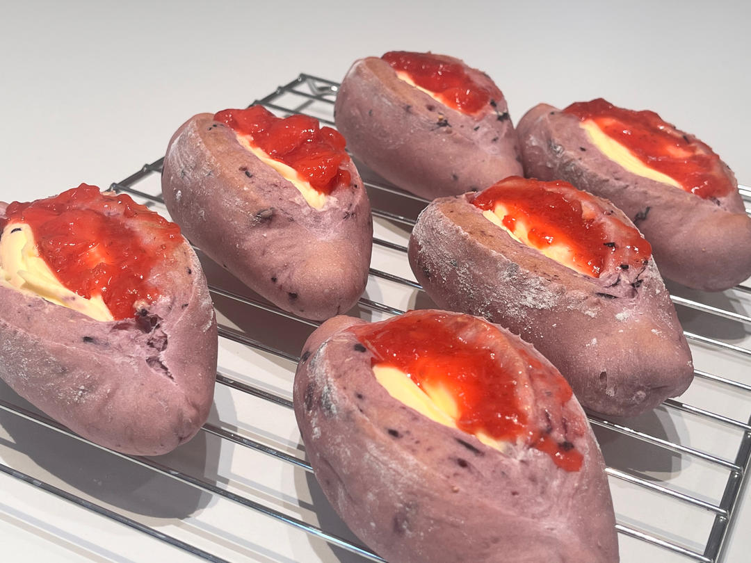 酸酸甜甜奶香浓郁的蓝莓乳酪软欧面包！