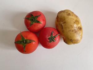 番茄🍅土豆🥔汤|可以代餐的“减肥汤”的做法 步骤1