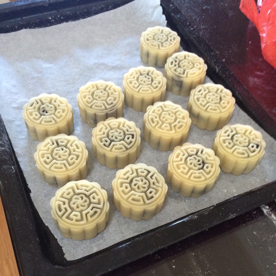 广式月饼－－蛋黄豆沙月饼