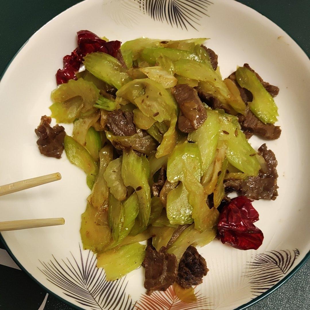 芹菜炒牛肉