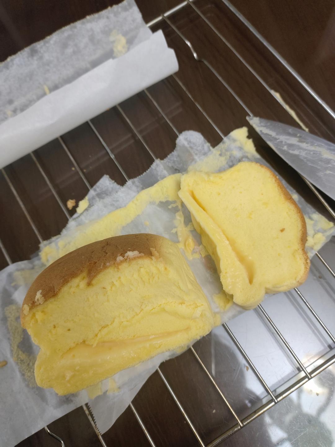 堪比柯基屁股
爆浆芝士🧀古早蛋糕