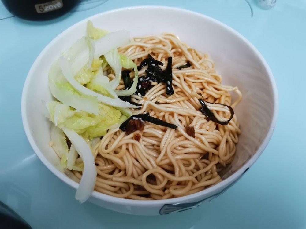 10分钟搞定的一碗葱油拌面