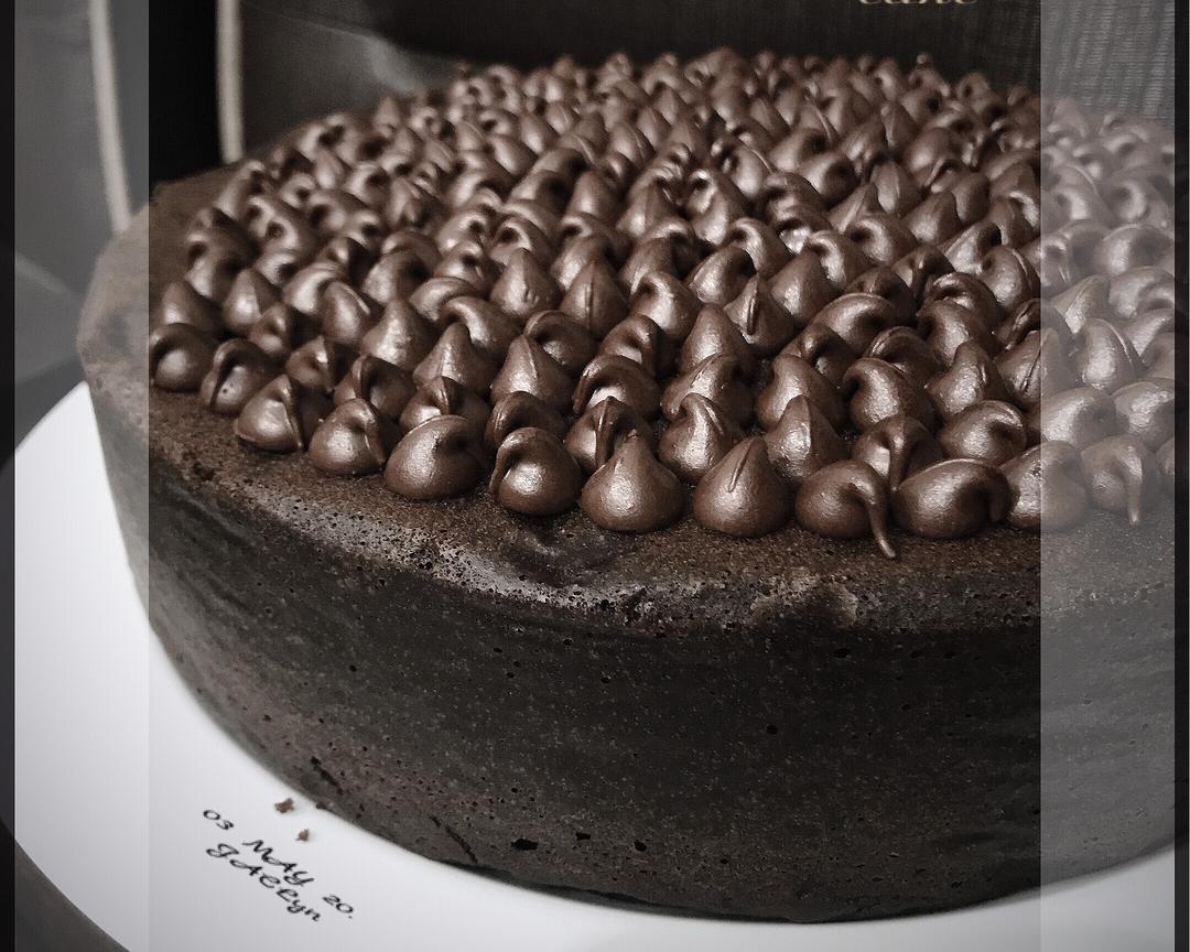 【一锅到底】Grammy’s 简易• 巧克力优格（ 酪乳 ）蛋糕 • Grammy’s Easy Chocolate Yogurt ( Buttermilk ) Cake