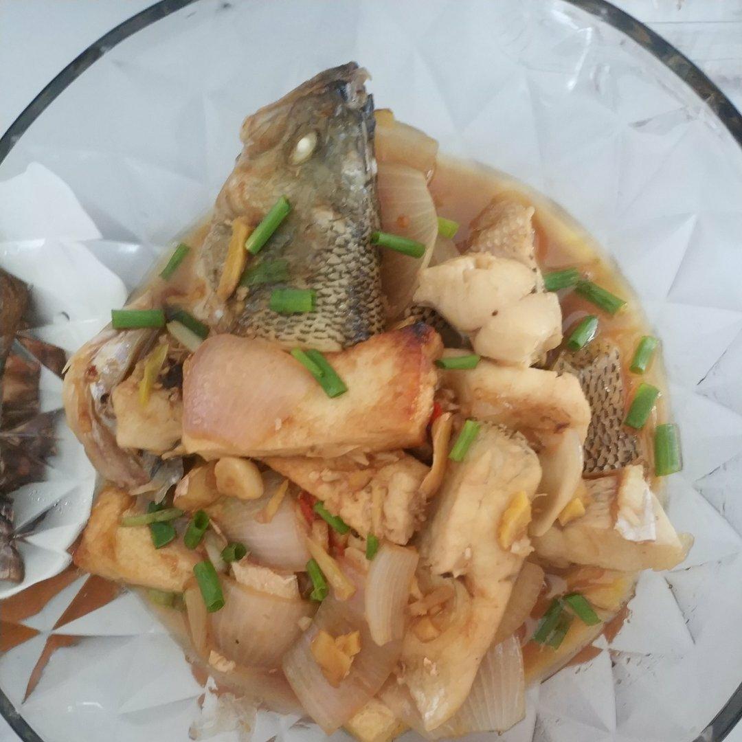 鲜嫩豆腐鲈鱼煲