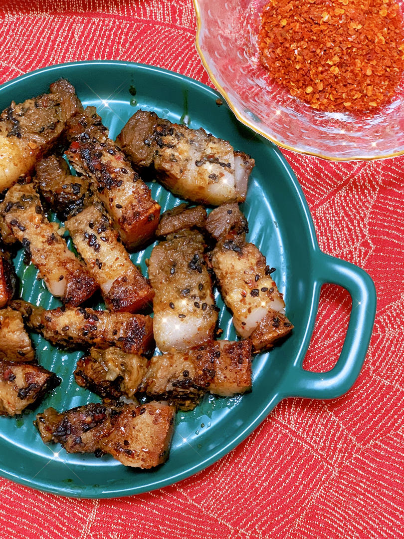 口水流一地的香酥脆皮烤五花肉😏