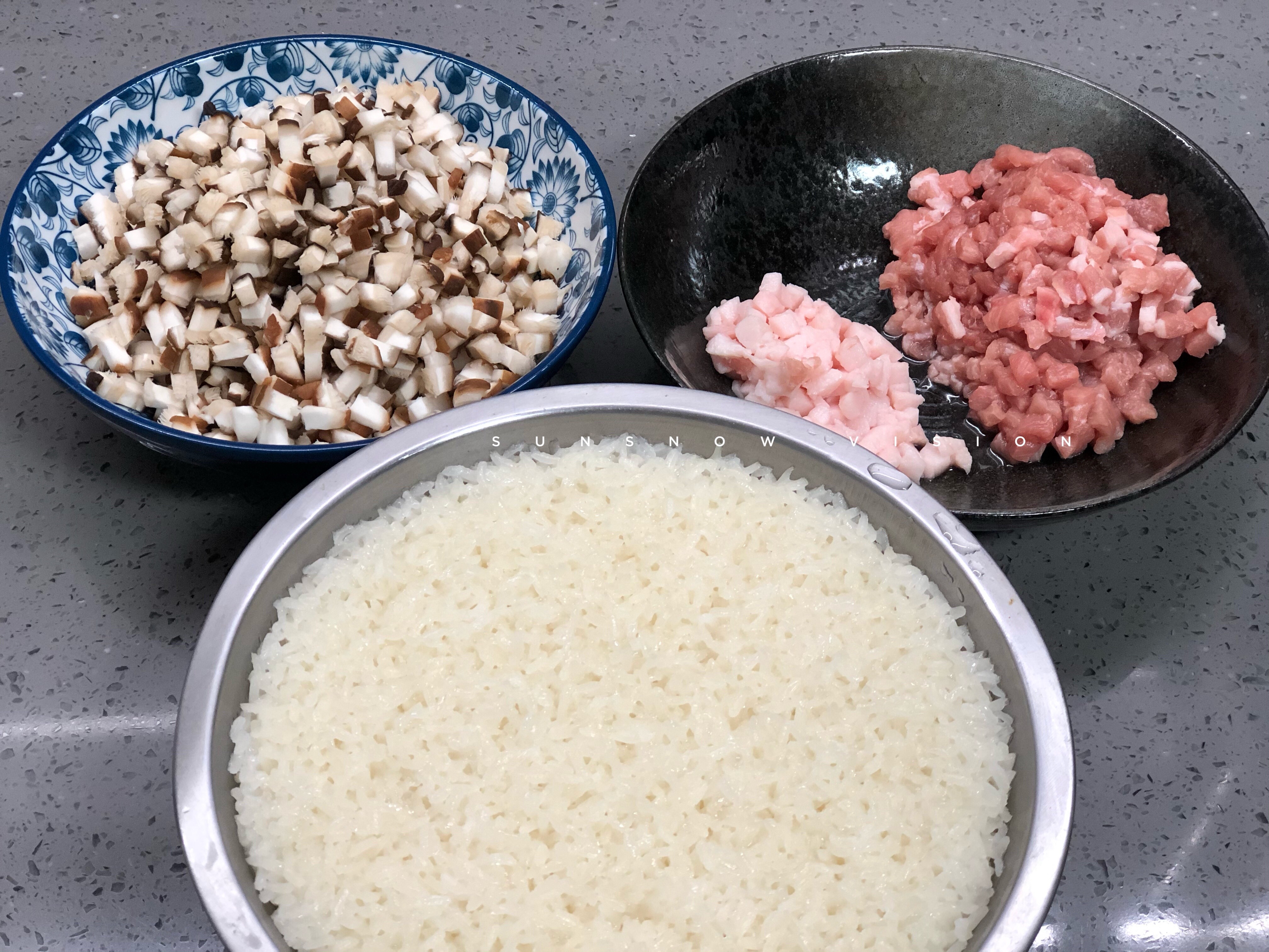 香菇糯米烧麦的做法 步骤1