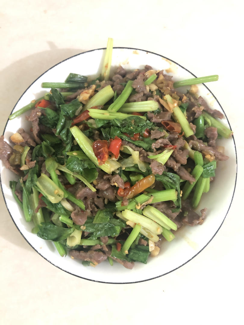 〈小炒黄牛肉〉，这个太好吃了。欣小厨 😉