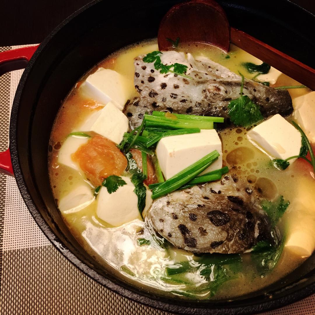 小y7788做的三文鱼头豆腐汤