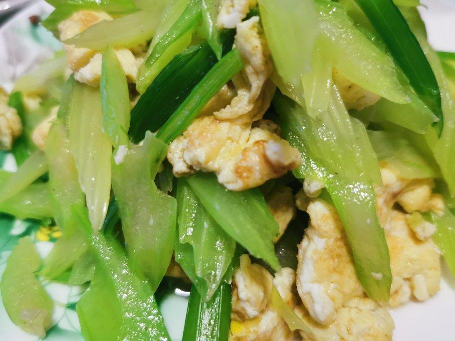 芹菜炒鸡蛋