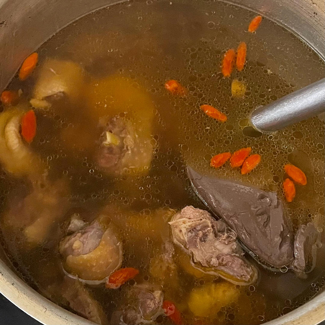 奶奶教的鲜香肥美香菇炖鸡汤