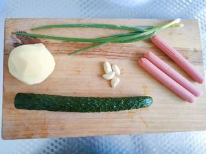 土豆火腿黄瓜的做法 步骤1