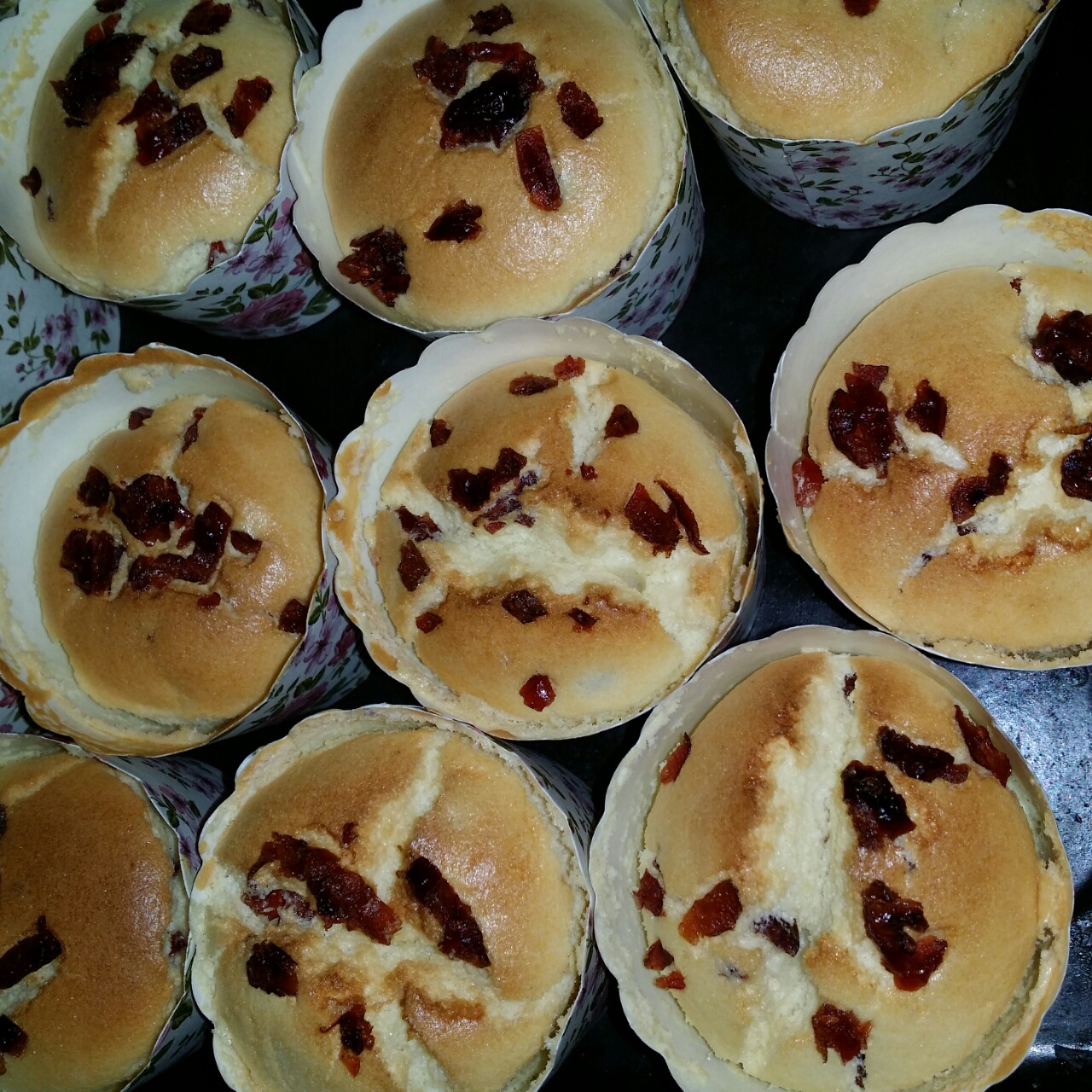 蔓越莓戚风纸杯蛋糕