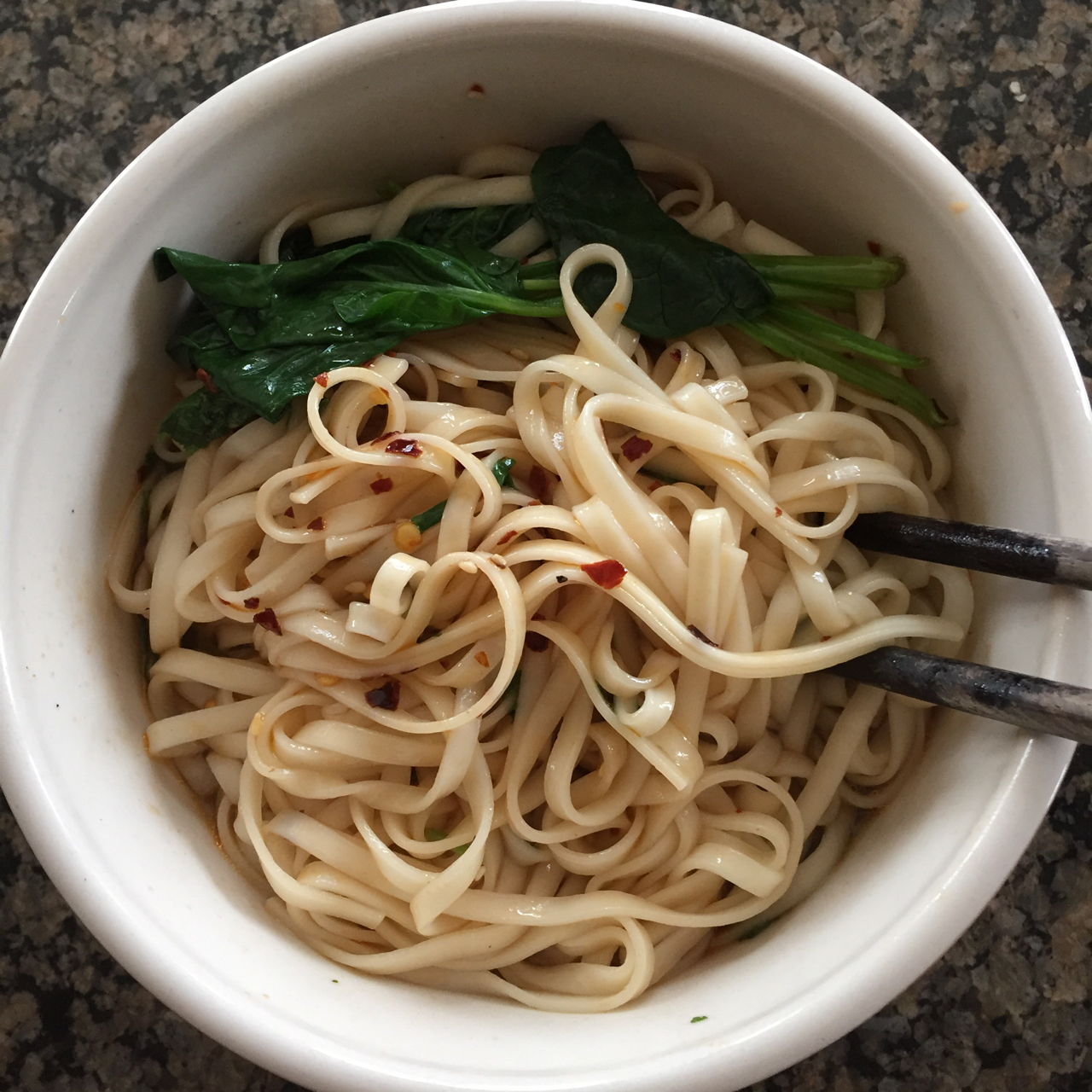 超级无敌美味懒人酸汤麻辣面（十分钟搞定色香味俱全）