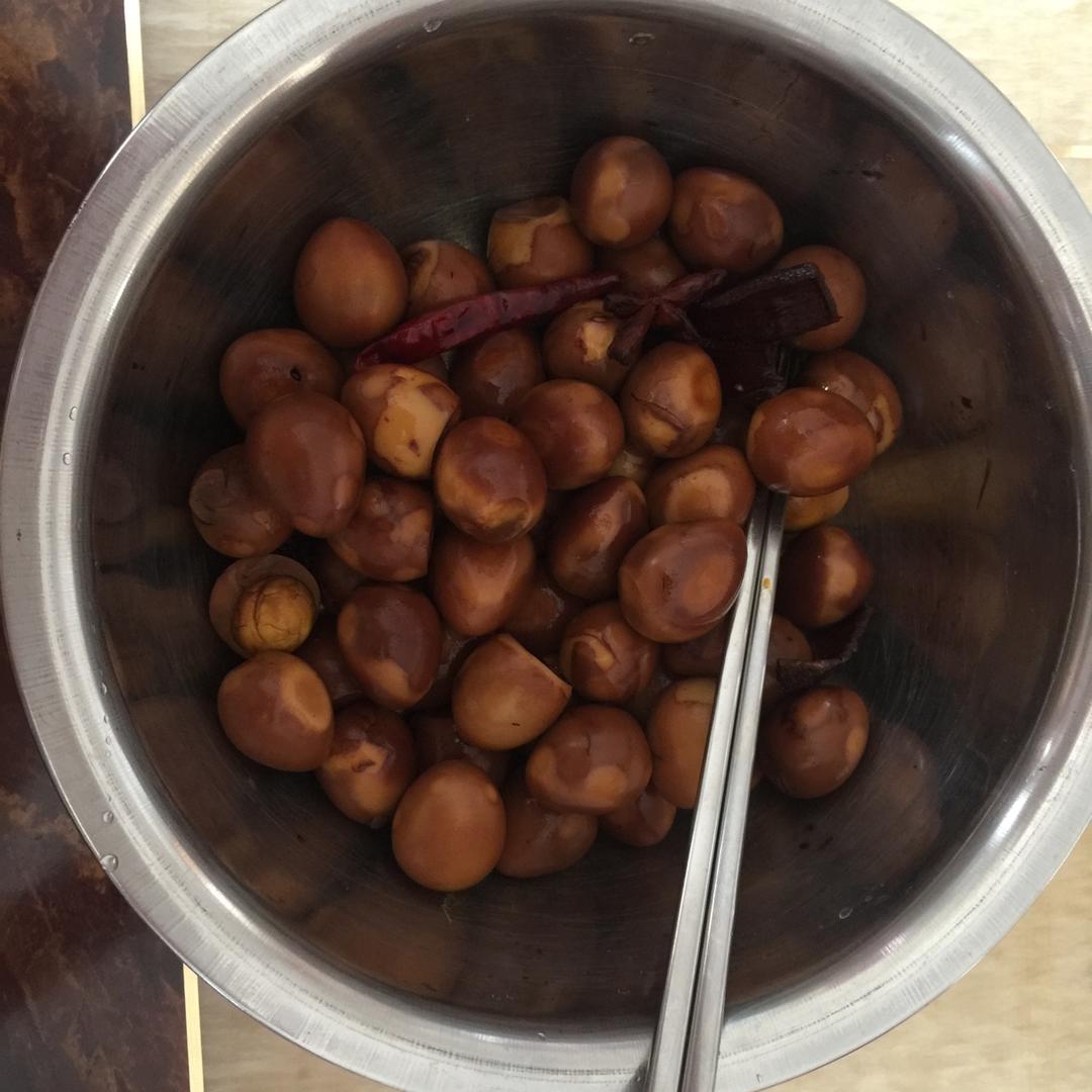 乡巴佬卤鹌鹑蛋