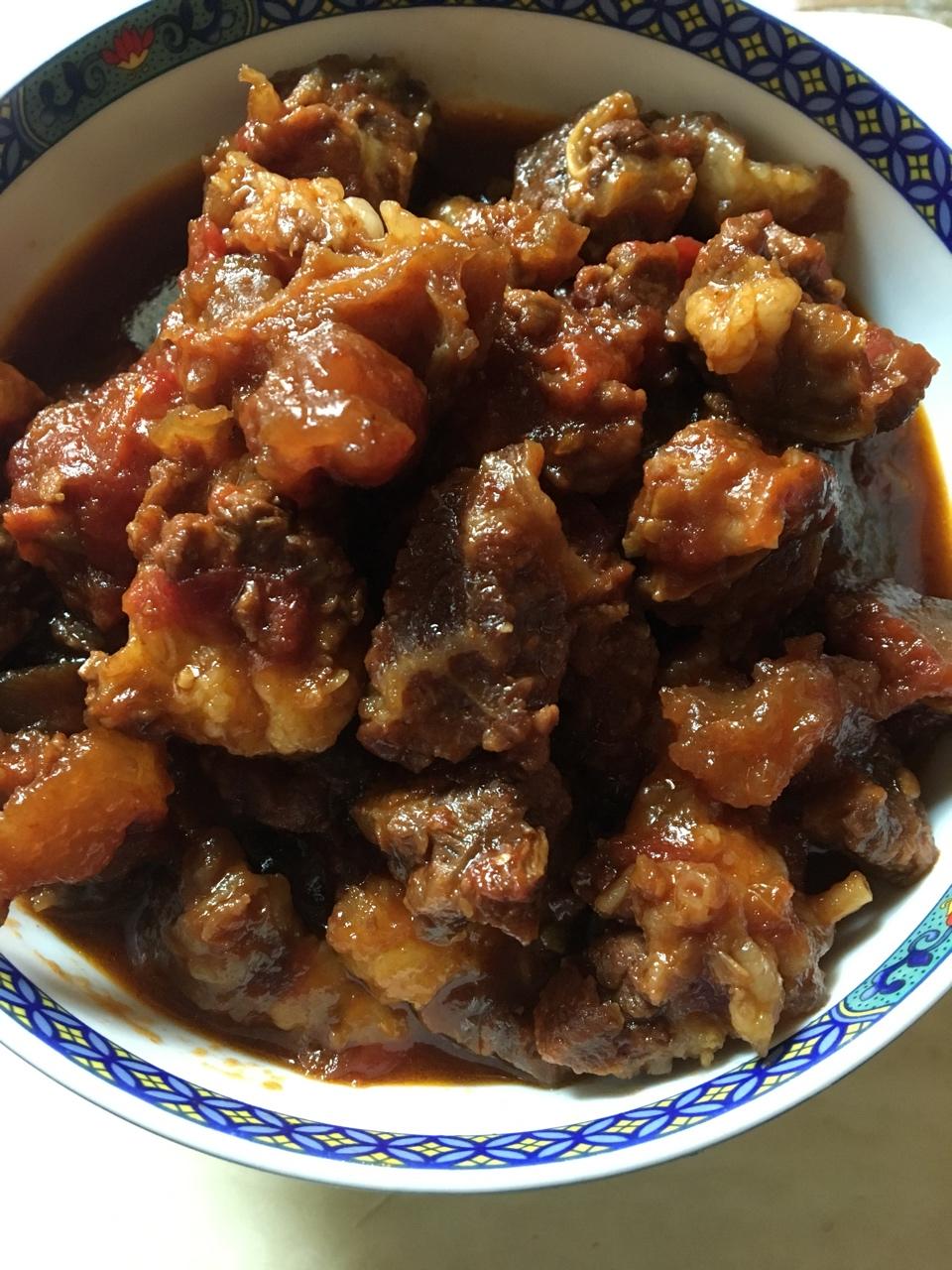 给我一份西红柿炖牛腩，我能吃掉三碗米饭。