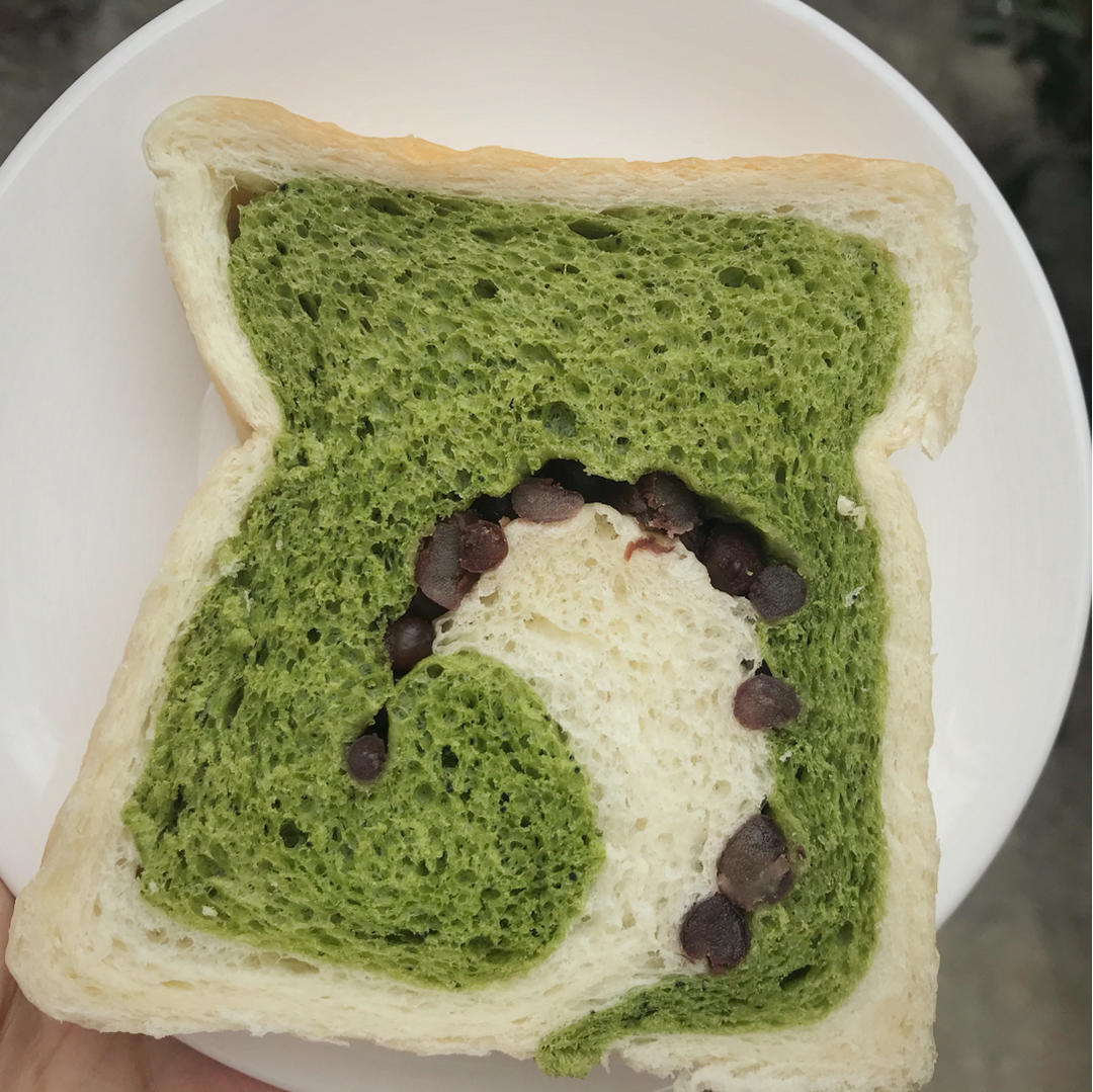 清香柔软的抹茶红豆吐司
