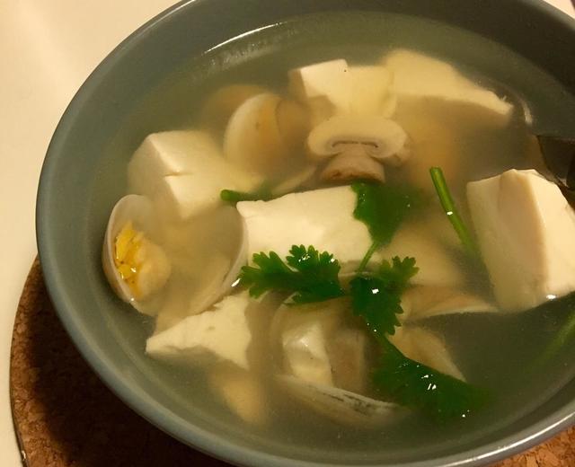 蛤蜊蘑菇豆腐汤的做法
