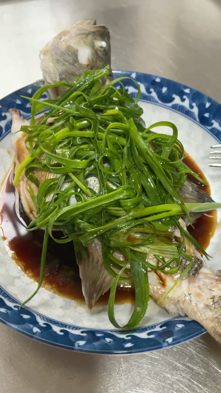 葱油鲈鱼