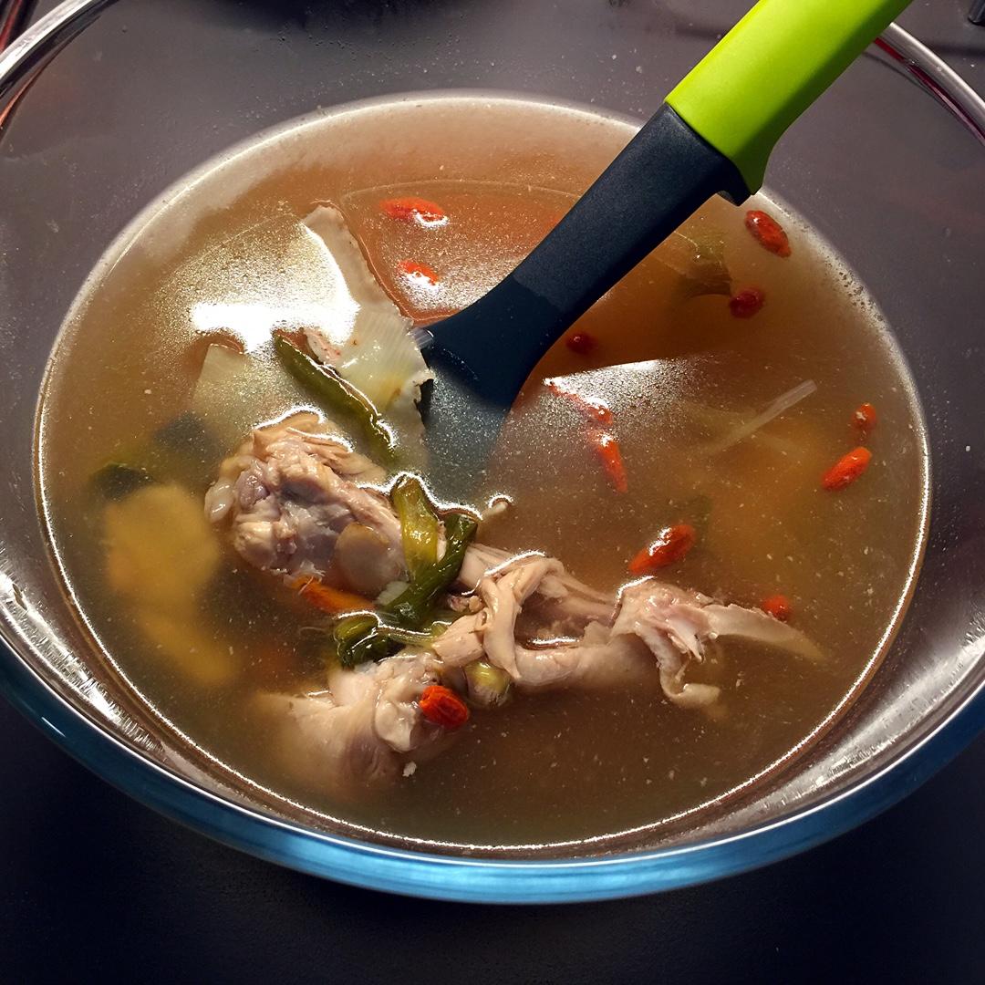 当归党参炖鸡汤