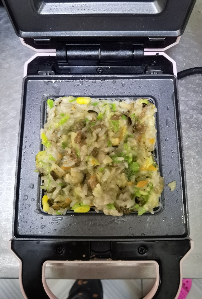 米饭蔬菜饼，辅食快手饼（早餐机版本）的做法 步骤3