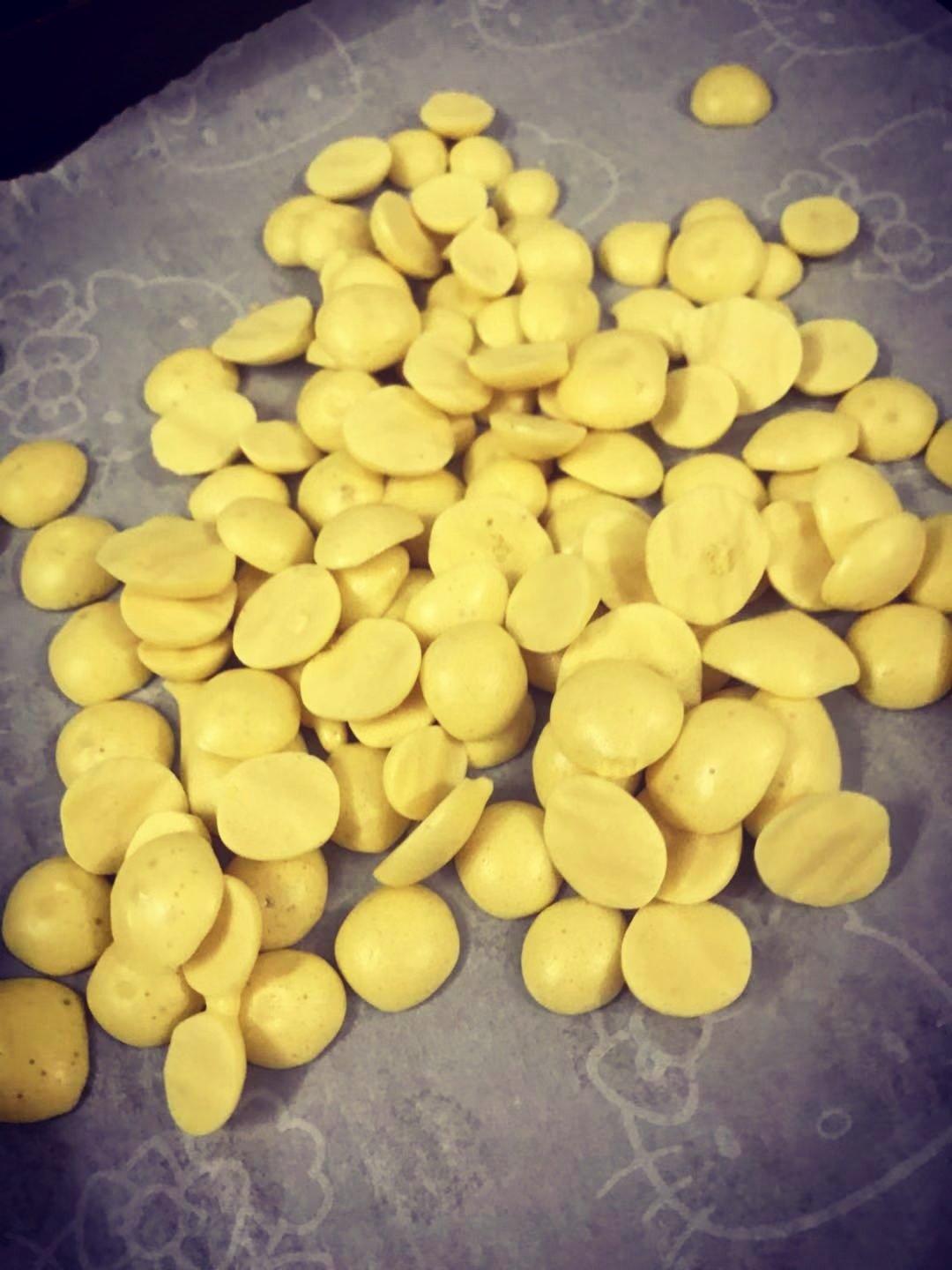 入口即化的无添加蛋黄溶豆