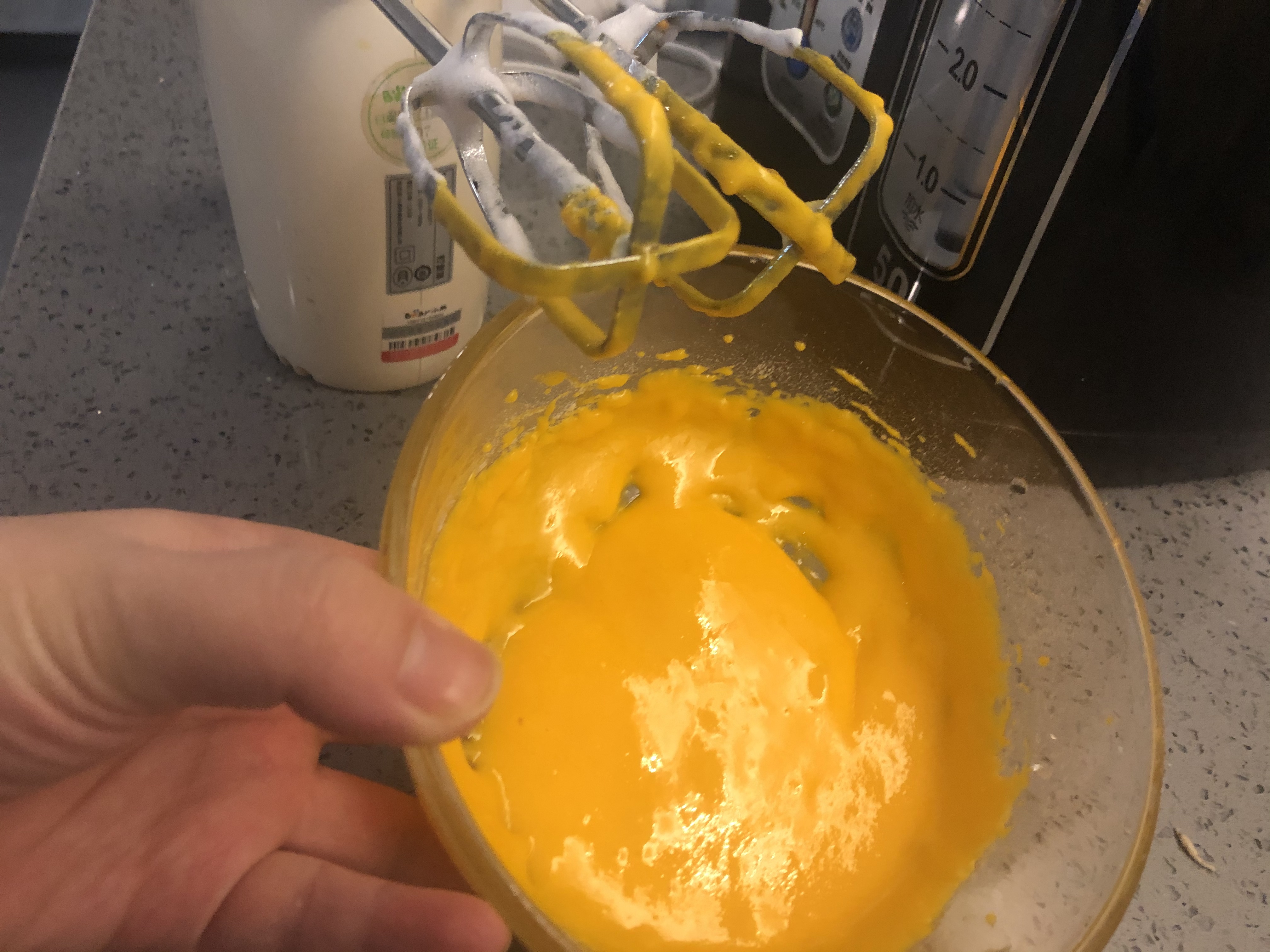 只有鸡蛋和奶粉的全蛋溶豆的做法 步骤7