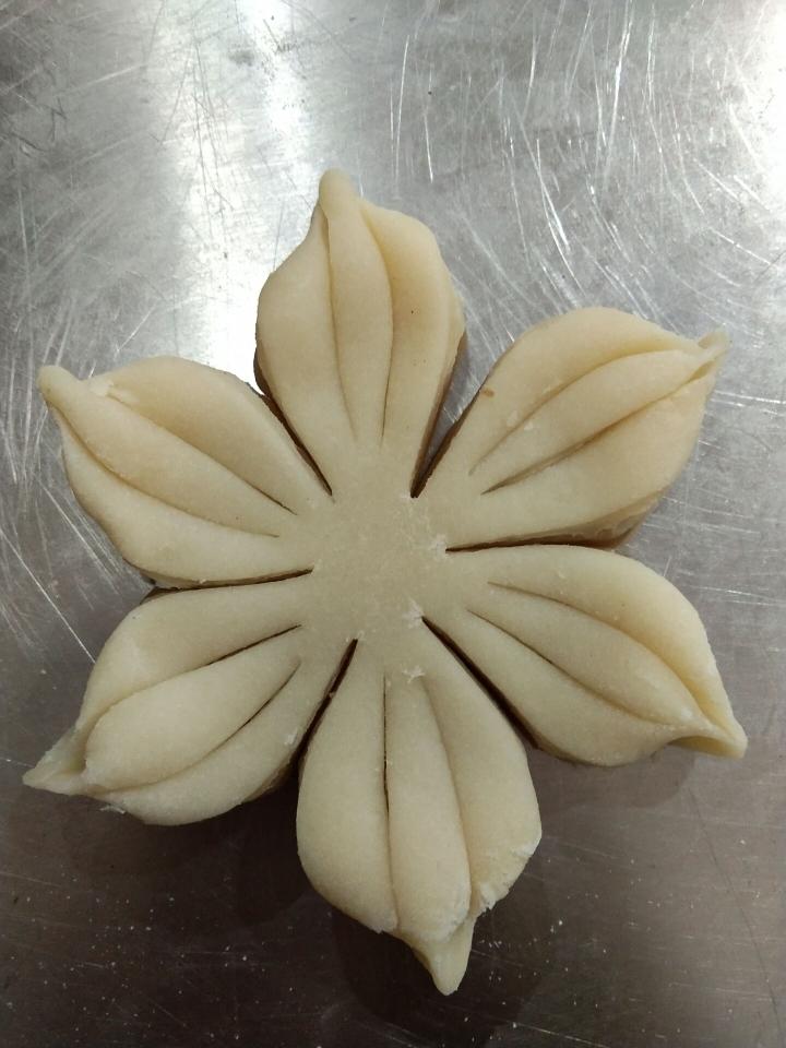 【菊花酥的做法步骤图,菊花酥怎么做好吃】中华小厨纸_下厨房