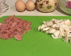 培根蘑菇炒饭（超级无敌好吃）的做法 步骤2