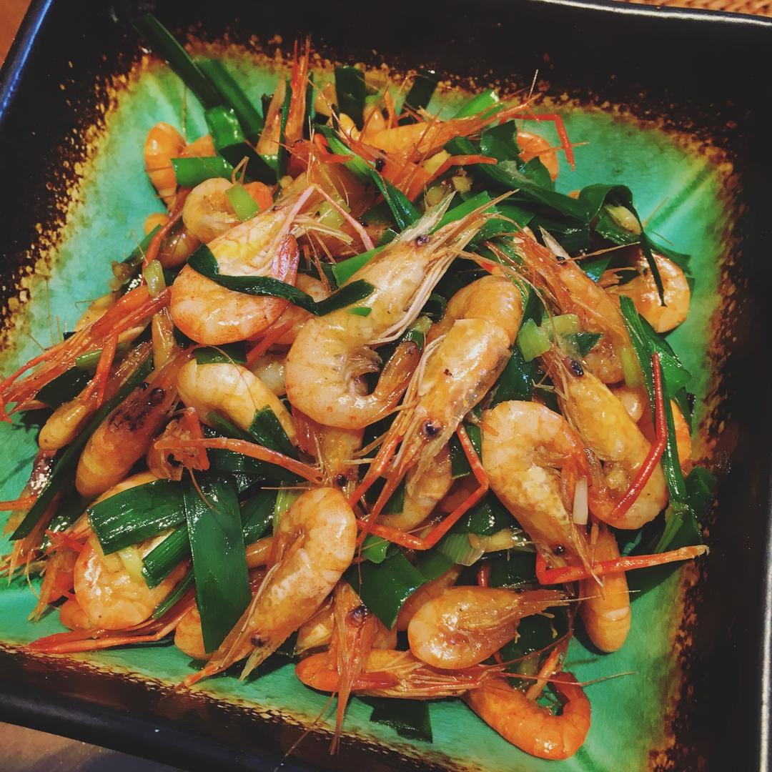 油爆韭菜小河虾