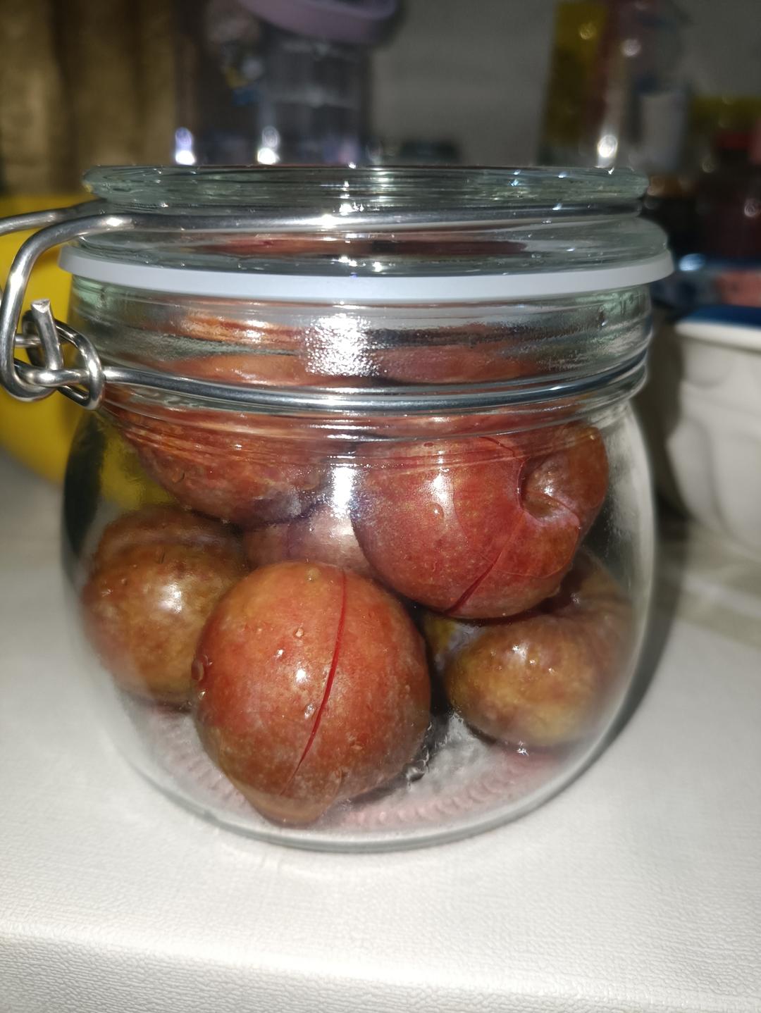 腌李子