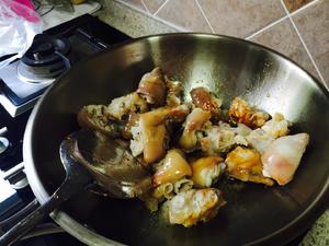 酥烂黄豆炖猪蹄的做法 步骤4
