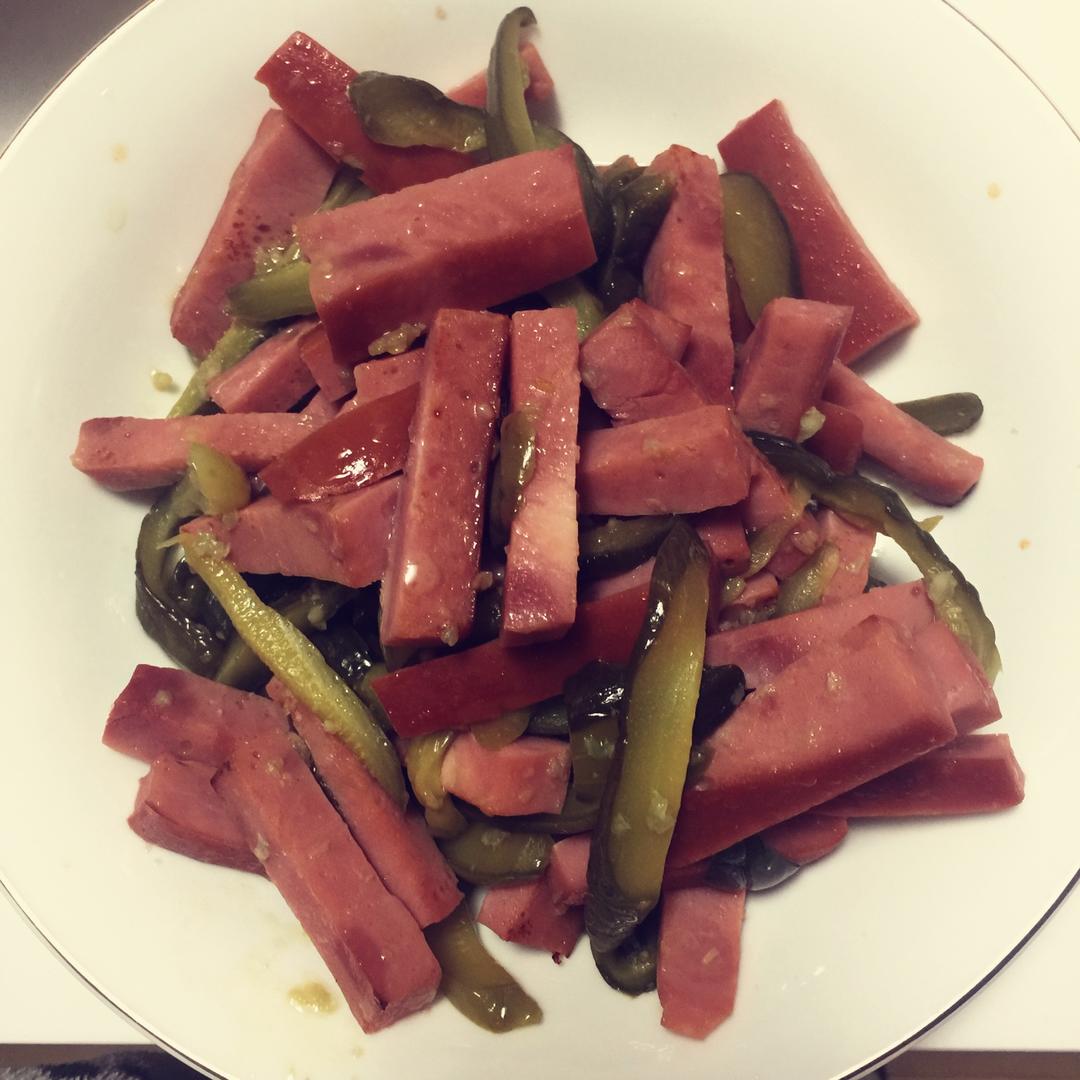 酸黄瓜炒火腿肠