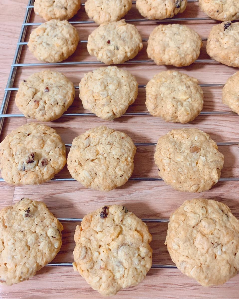 碳烧猫做的燕麦黄油饼干