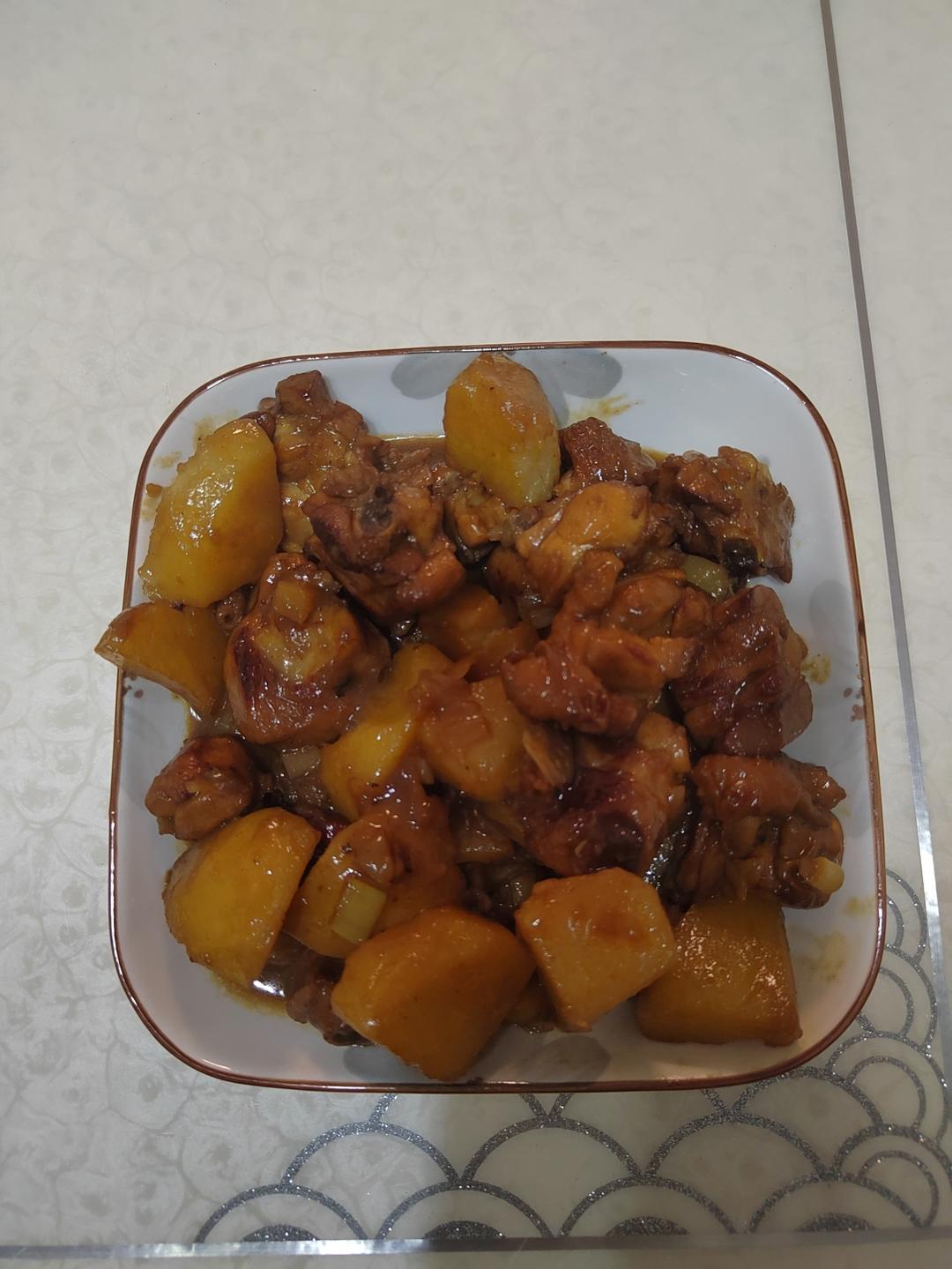 鸡腿炖土豆 上桌秒空盘 汤都喝干了！