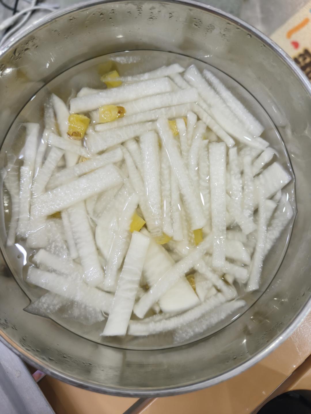 腌萝卜，酸甜爽口