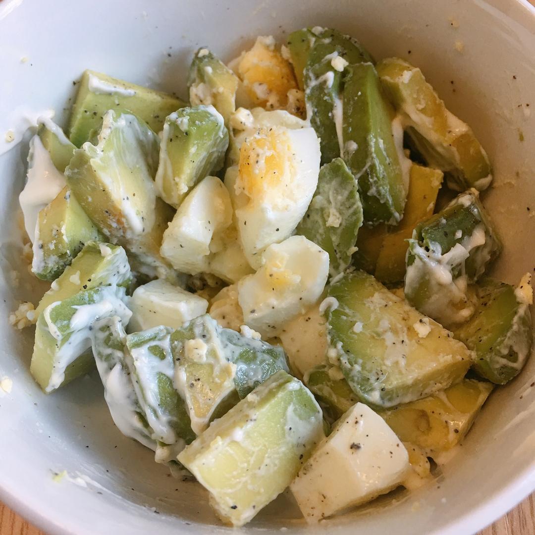 早餐之牛油果鸡蛋沙拉